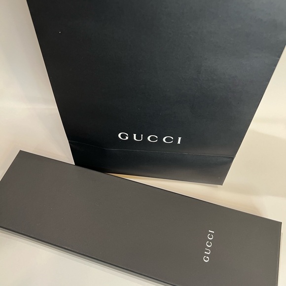 NWT GUCCI X ADIDAS 100 💯 SILK SCARF, NEVER WORN - Picture 5 of 5